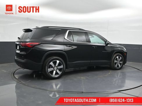 Used 2023 Chevrolet Traverse LT w/ LT Premium Package AWD/4WD image 2