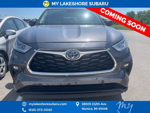 Used 2022 Toyota Highlander Limited AWD/4WD image 2