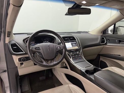 Used 2017 Lincoln MKX Reserve w/ Lincoln MKX Climate Package image 17