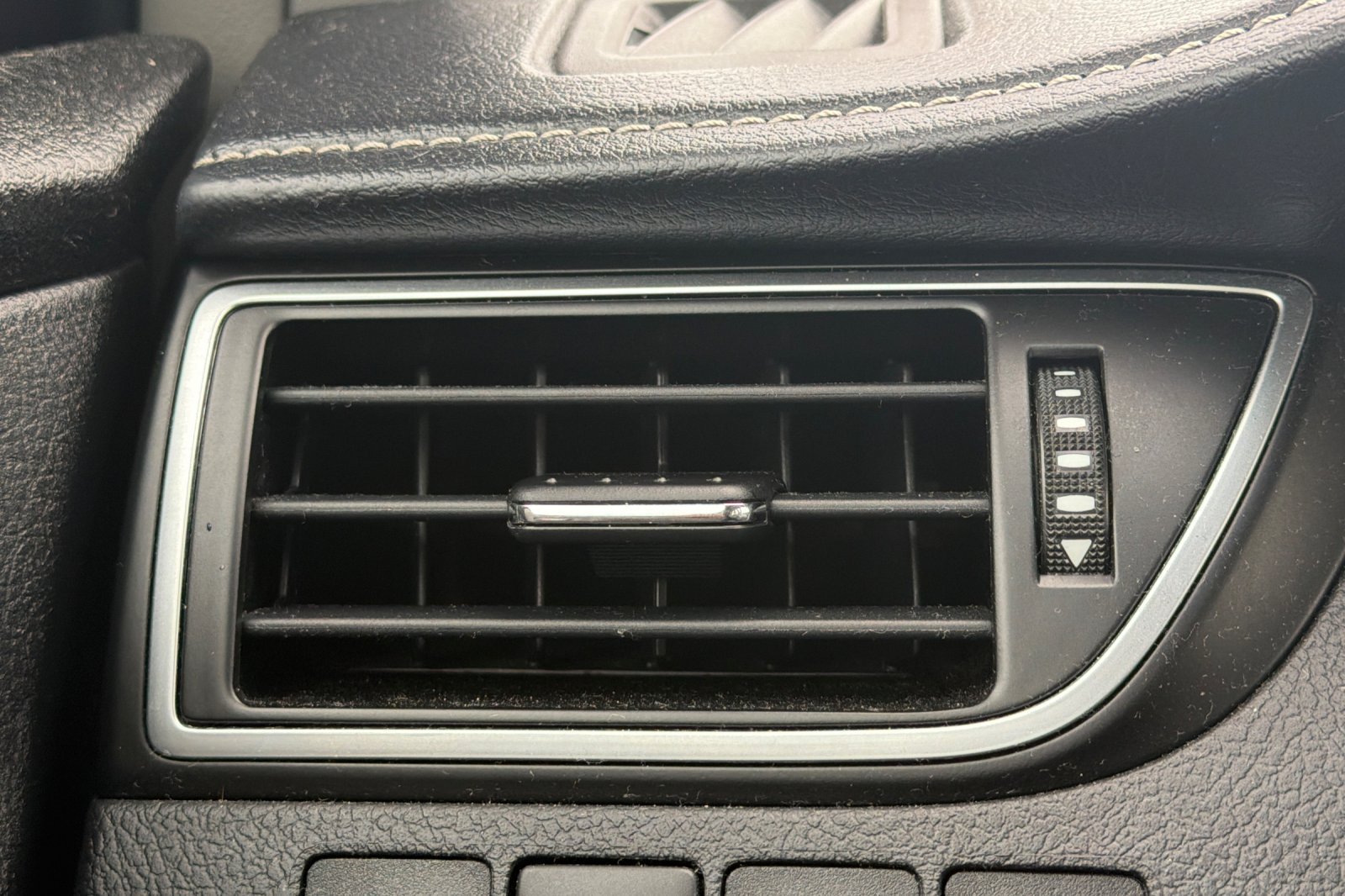 Used 2015 Toyota Camry XLE FWD image 35