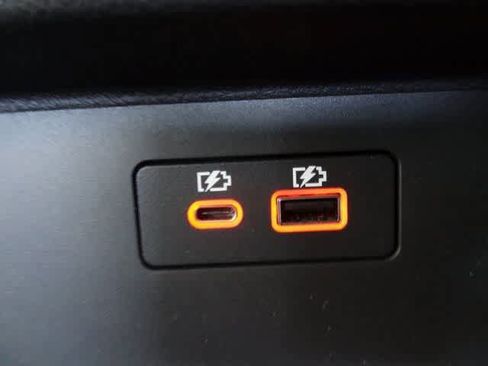 Used 2024 Nissan Frontier SV w/ Technology Package image 11