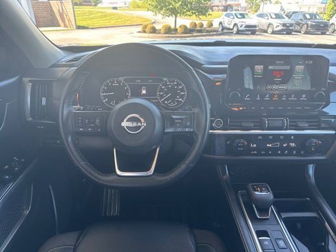 Used 2023 Nissan Pathfinder SL w/ Black Appearance Package AWD/4WD image 9