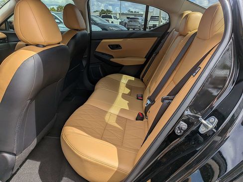 Used 2025 Nissan Sentra SV w/ SV Premium Package FWD image 15