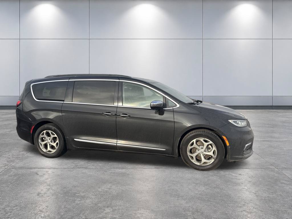 Used 2022 Chrysler Pacifica Limited FWD image 4