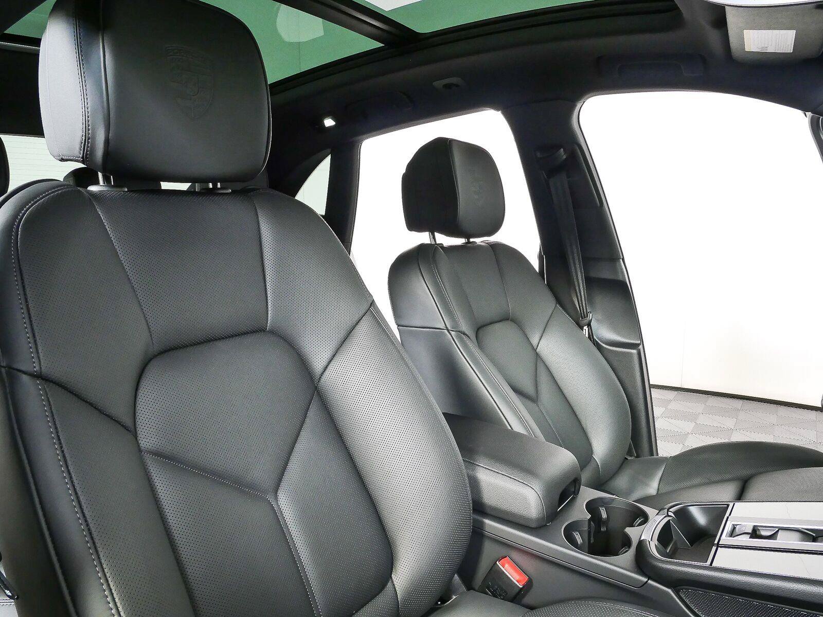 New 2026 Porsche Macan Turbo AWD/4WD image 25