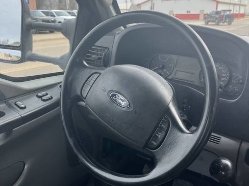 Used 2006 Ford F350 XLT image 8