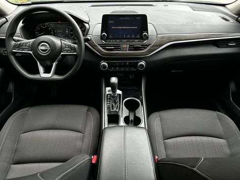Used 2024 Nissan Altima 2.5 SV FWD image 12