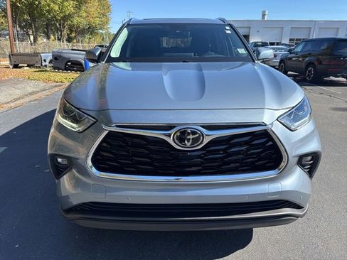 Used 2023 Toyota Highlander L image 8