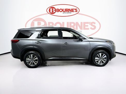 Used 2025 Nissan Pathfinder SL image 11