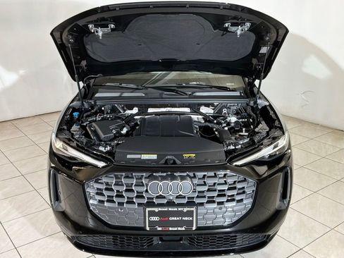 Used 2025 Audi Q5 Premium w/ Convenience Package image 18