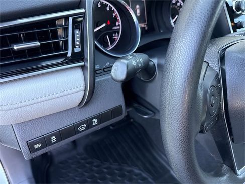 Used 2020 Toyota Camry LE image 21
