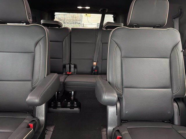 Used 2022 GMC Yukon SLT w/ SLT Premium Package AWD/4WD image 9