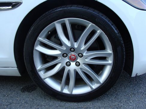 Used 2017 Jaguar XF Prestige image 38