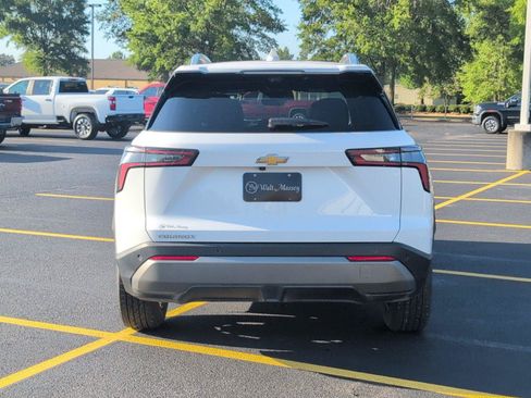 Used 2025 Chevrolet Equinox LT FWD image 4