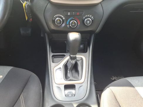 Used 2016 Jeep Cherokee Sport FWD image 30