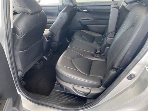 Certified 2024 Toyota Highlander XLE FWD image 23