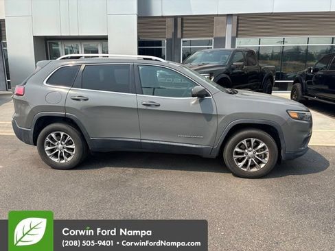 Used 2020 Jeep Cherokee Latitude Plus w/ Cold Weather Group AWD/4WD image 2
