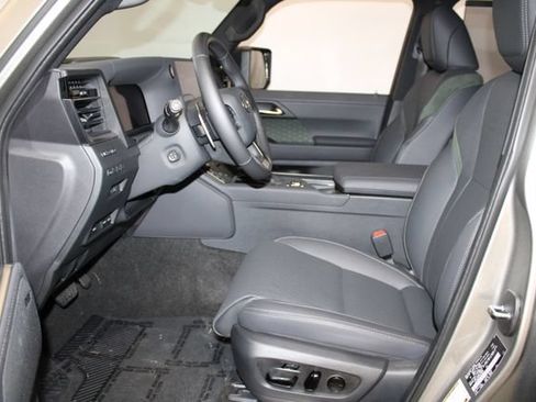 Used 2025 Lexus GX 550 AWD/4WD image 9