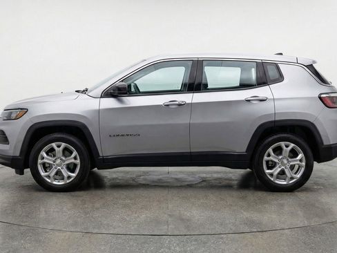 Used 2025 Jeep Compass Latitude AWD/4WD image 5