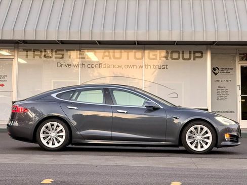 Used 2020 Tesla Model S Long Range AWD/4WD image 5