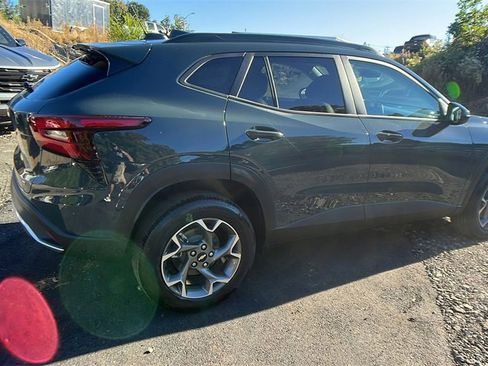 New 2026 Chevrolet Trax LT w/ Driver Confidence Package image 5