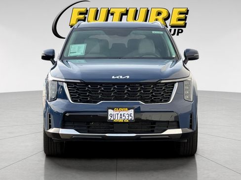 Certified 2025 Kia Sorento S image 9
