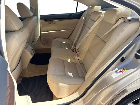 Used 2015 Lexus ES 350 w/ Premium Package FWD image 12