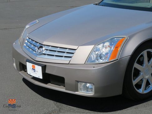 Used 2004 Cadillac XLR RWD image 32