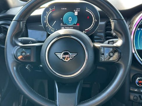 Used 2022 MINI Cooper 2-Door Hardtop image 17