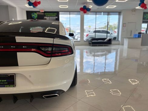 Used 2019 Dodge Charger SXT RWD image 14