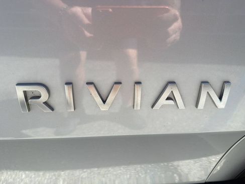Used 2024 Rivian R1S Adventure AWD/4WD image 13