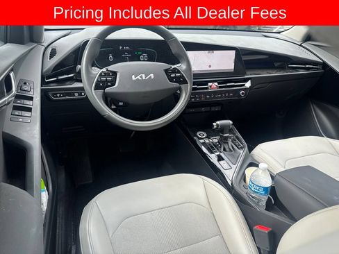 Used 2024 Kia Niro EX FWD image 2