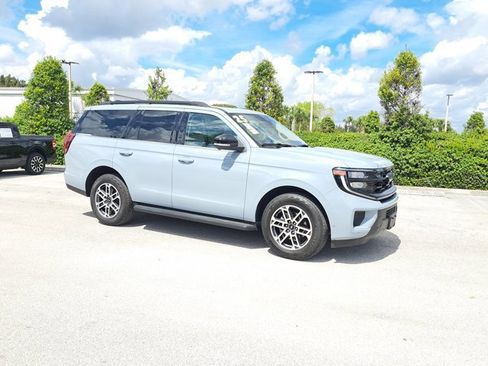 Certified 2025 Ford Expedition Active image 31