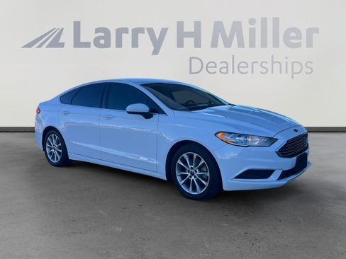 Used 2017 Ford Fusion SE w/ Fusion SE Technology Package image 7
