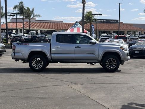 Used 2023 Toyota Tacoma TRD Sport w/ TRD Premium Sport Package AWD/4WD image 4