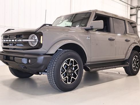 New 2026 Ford Bronco Outer Banks AWD/4WD image 4
