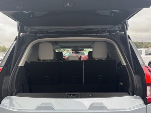 New 2025 Ford Expedition Active image 38