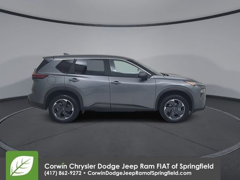 Used 2025 Nissan Rogue SV FWD image 17