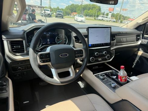 Used 2024 Ford Expedition XLT AWD/4WD image 5