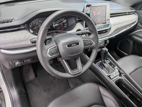 Used 2025 Jeep Compass Latitude AWD/4WD image 14