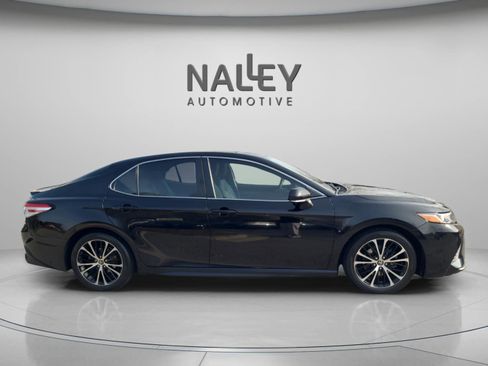 Certified 2020 Toyota Camry SE w/ Moonroof Package image 7