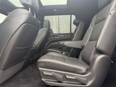 Used 2022 Cadillac Escalade ESV Premium Luxury image 28