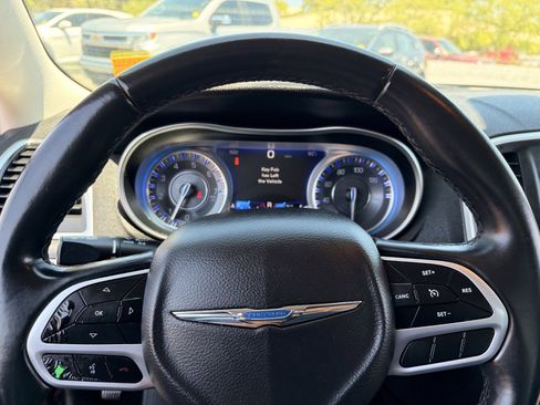 Used 2018 Chrysler 300 Touring L RWD image 27