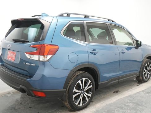 Used 2023 Subaru Forester Limited w/ Popular Package #3 image 9