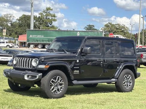 Used 2024 Jeep Wrangler Unlimited Sahara w/ Technology Group AWD/4WD image 14