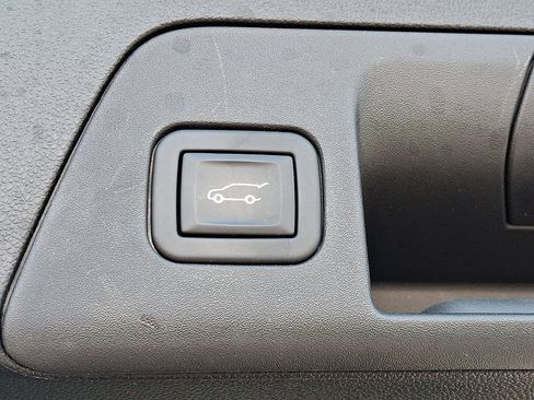 Used 2023 Buick Envision Essence image 31