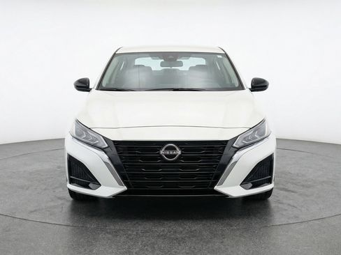 Used 2025 Nissan Altima 2.5 SV image 2