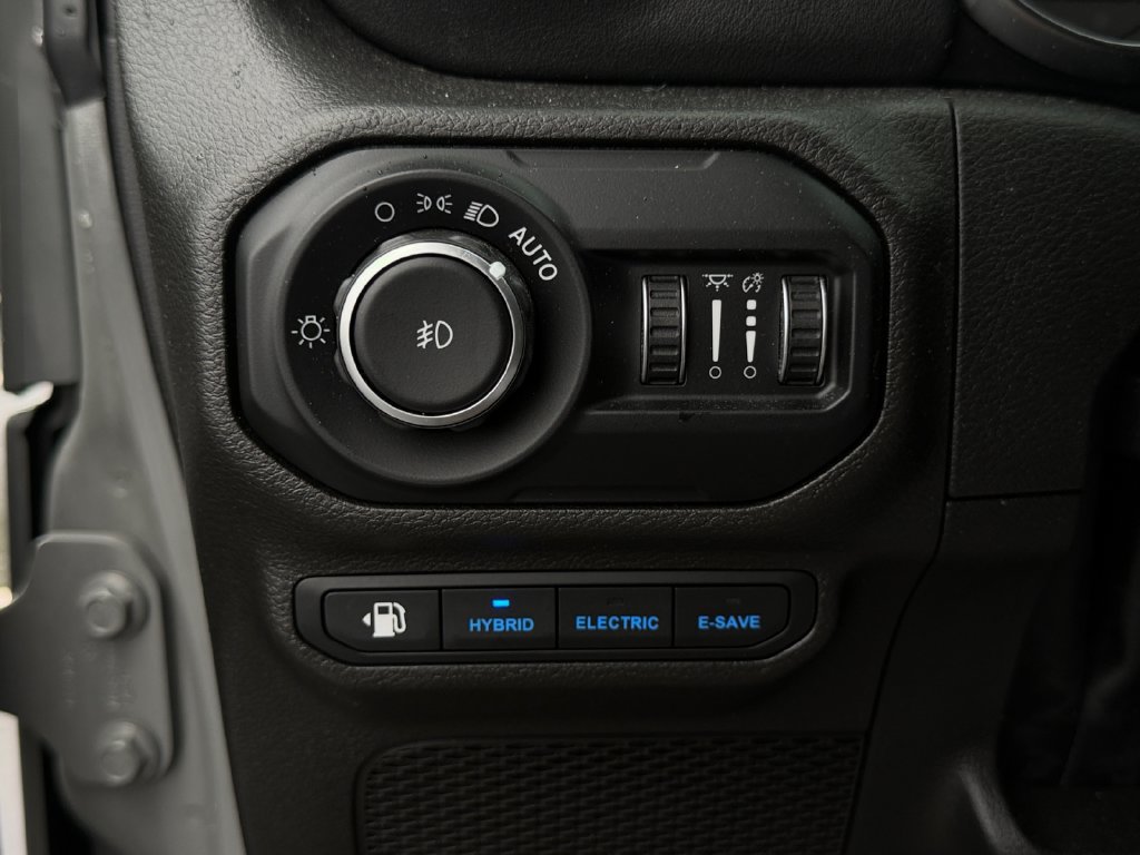 Used 2022 Jeep Wrangler Unlimited Rubicon 4xe w/ Cold Weather Group AWD/4WD image 24
