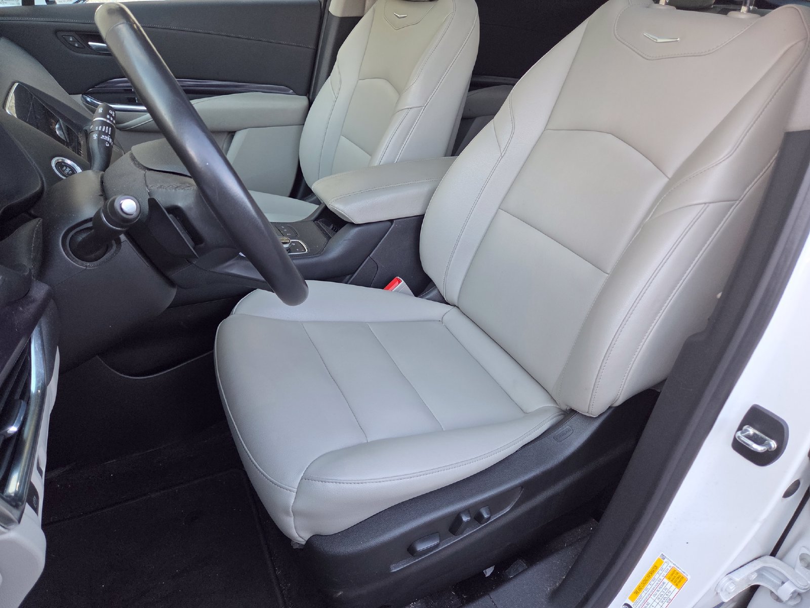 Certified 2023 Cadillac XT4 Luxury w/ Cold Weather Package FWD image 25