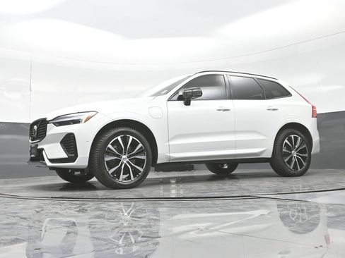 Used 2023 Volvo XC60 T8 Plus AWD/4WD image 24